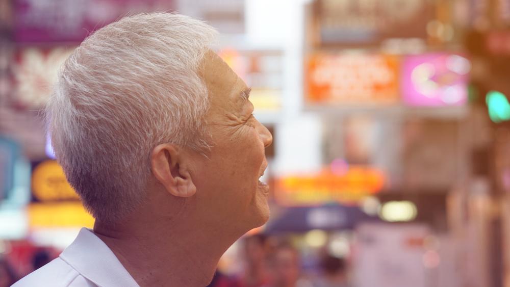 香港长沙湾双尸悲剧：兄弟俩倒卧家中，三封遗书背后的无声告别2025年11月