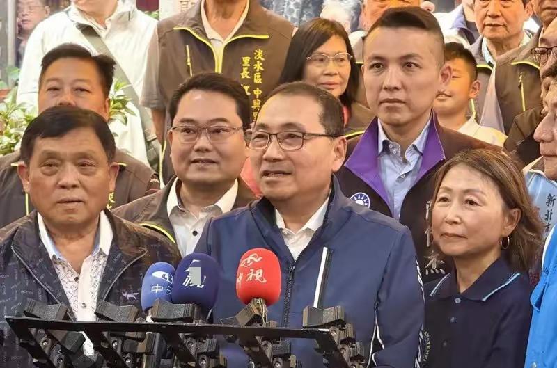 郑丽文明访陆侯友宜：“必须对等尊严”侯友宜在郑丽文访陆前，又出来说话了。