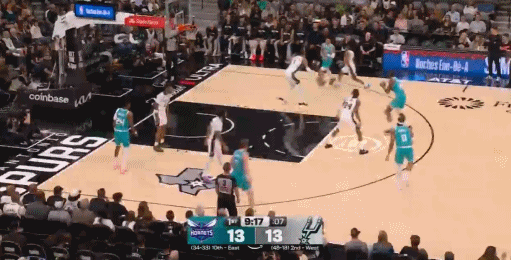 老乡见老乡，给你两巴掌……千万不要去挑战文班亚马守护篮筐的决心！文班亚马真是