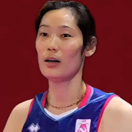 终于知道朱婷为何迟迟不回国家队了1.伤病困扰:手腕旧伤需要控制比赛训练负荷