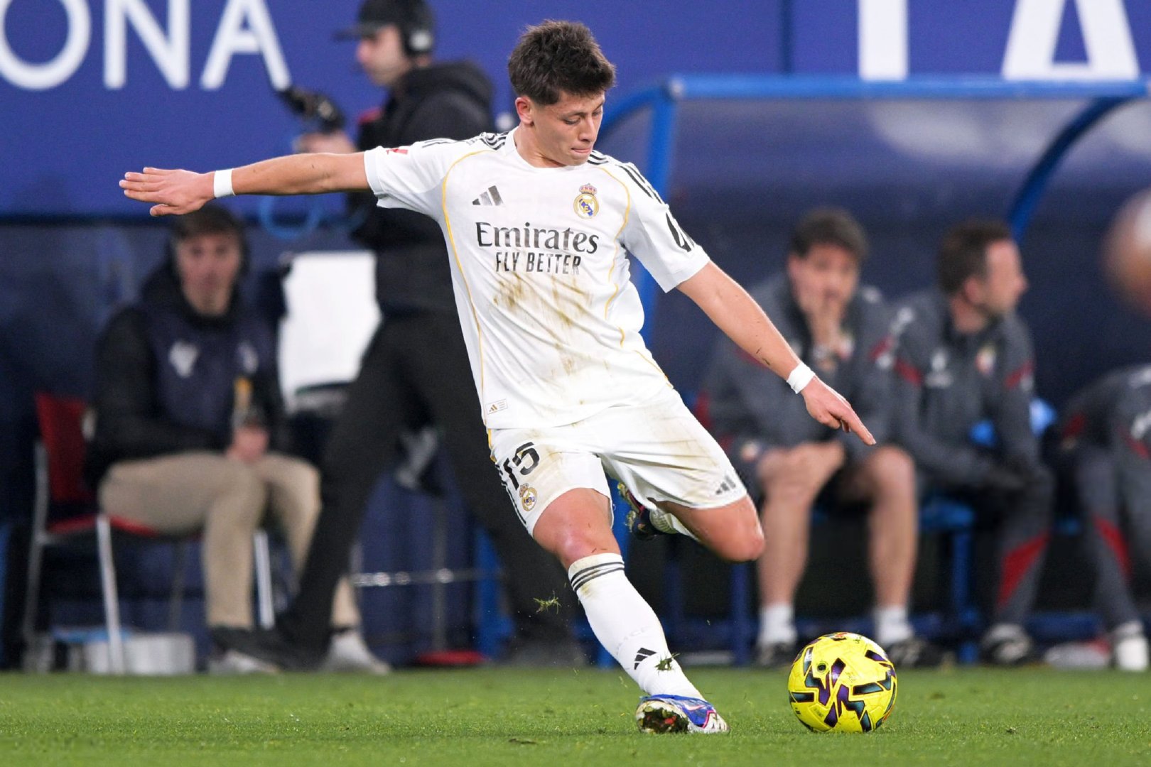 【全场】奥萨苏纳2-1皇家马德里巴尔韦德助攻威尼修斯，奥萨苏纳绝杀，皇马联赛