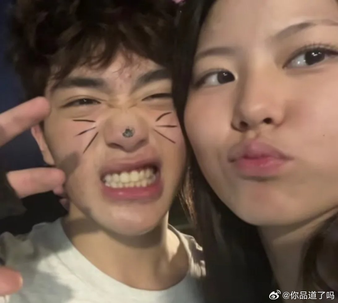 曹格儿子晒恋爱照，17岁Joe和女同学公开恋情第4个月，热恋期甜蜜十足，小情侣贴