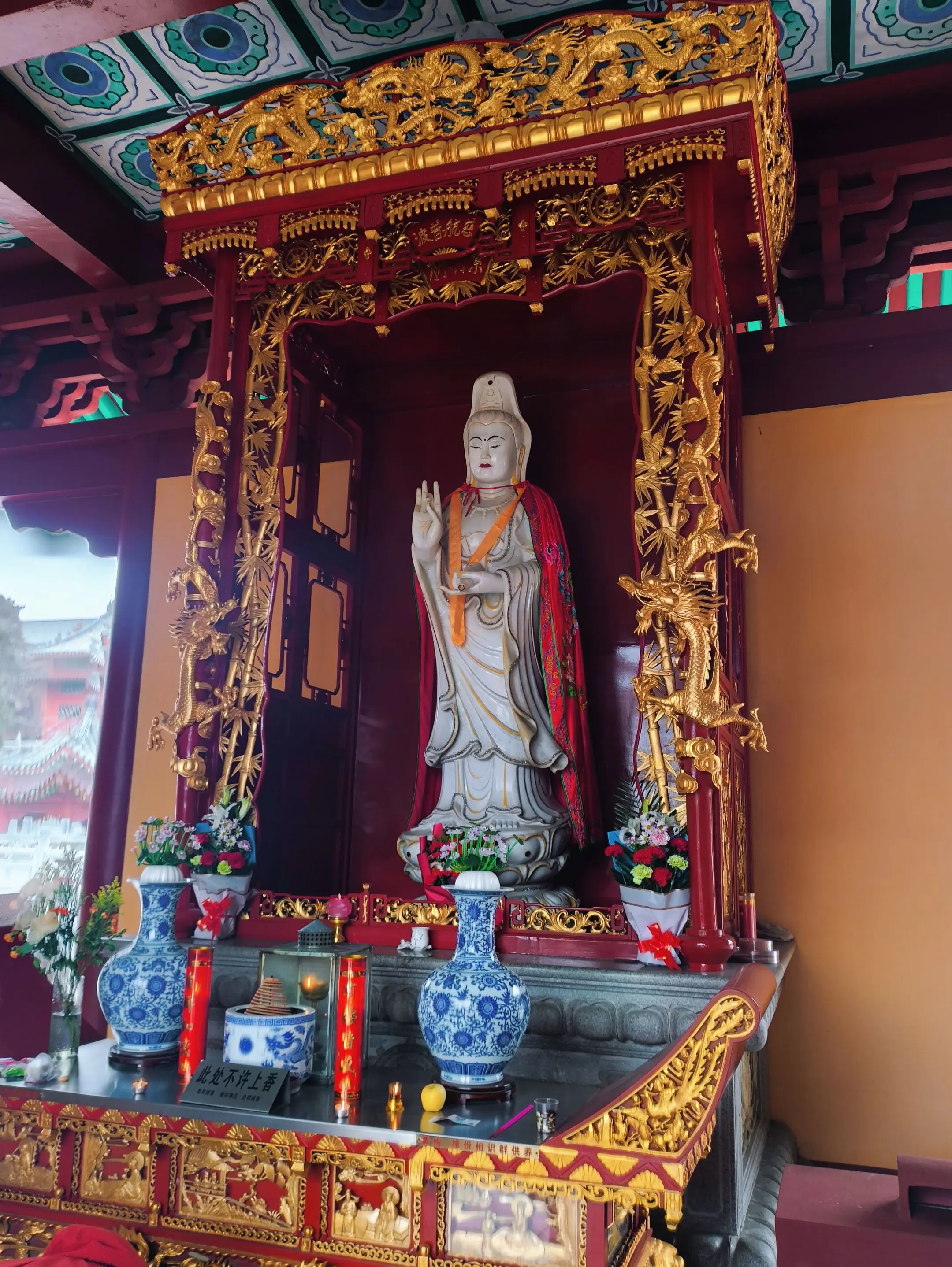 南无无尽三宝尊，我今誓发菩提心， 惟愿菩萨来摄受，速证观音微妙身， 次...