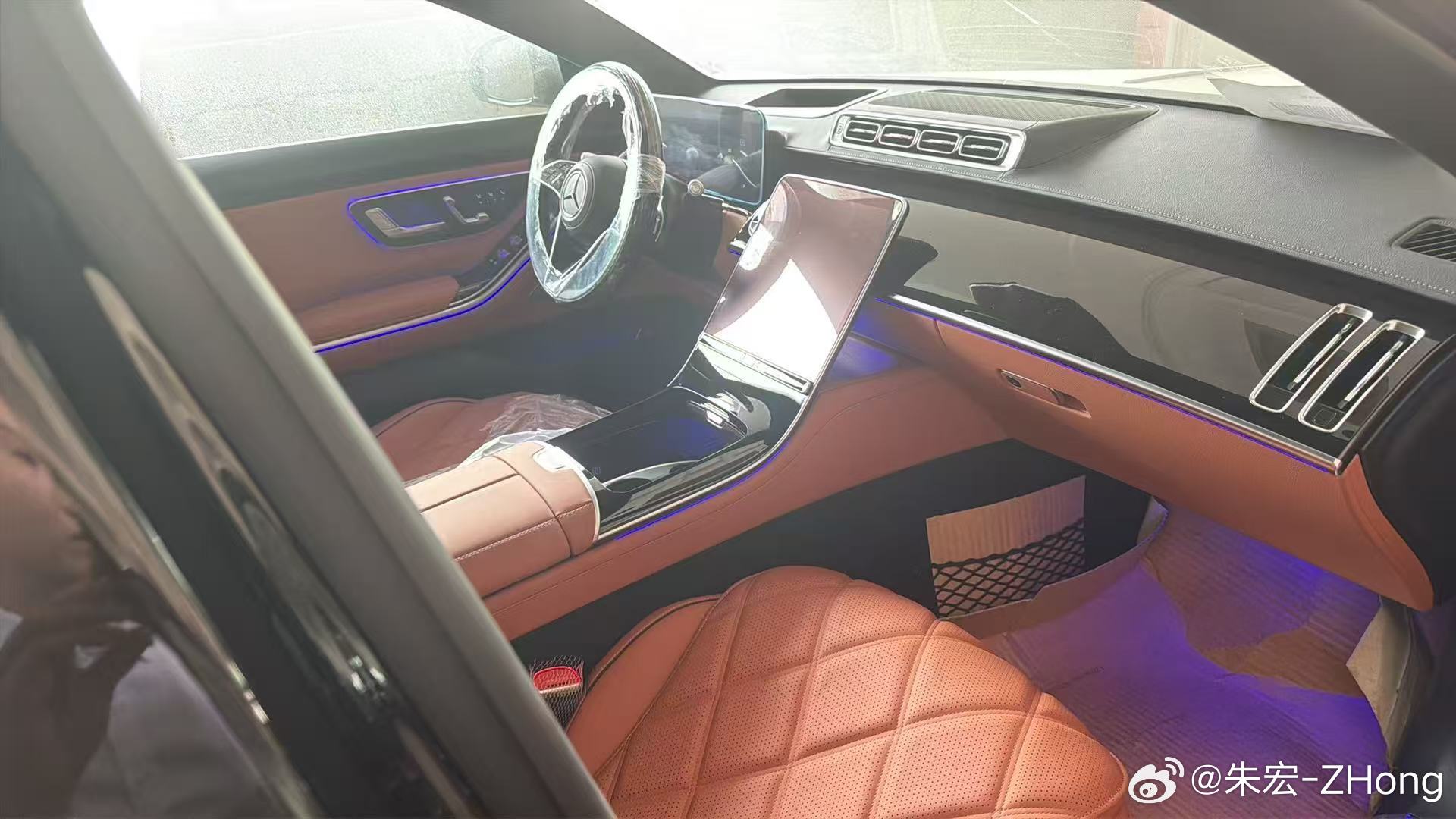 迈巴赫S480黑棕806指导价1468000元优惠完裸车114.2万元25.9月生产换过主驾驶显示屏