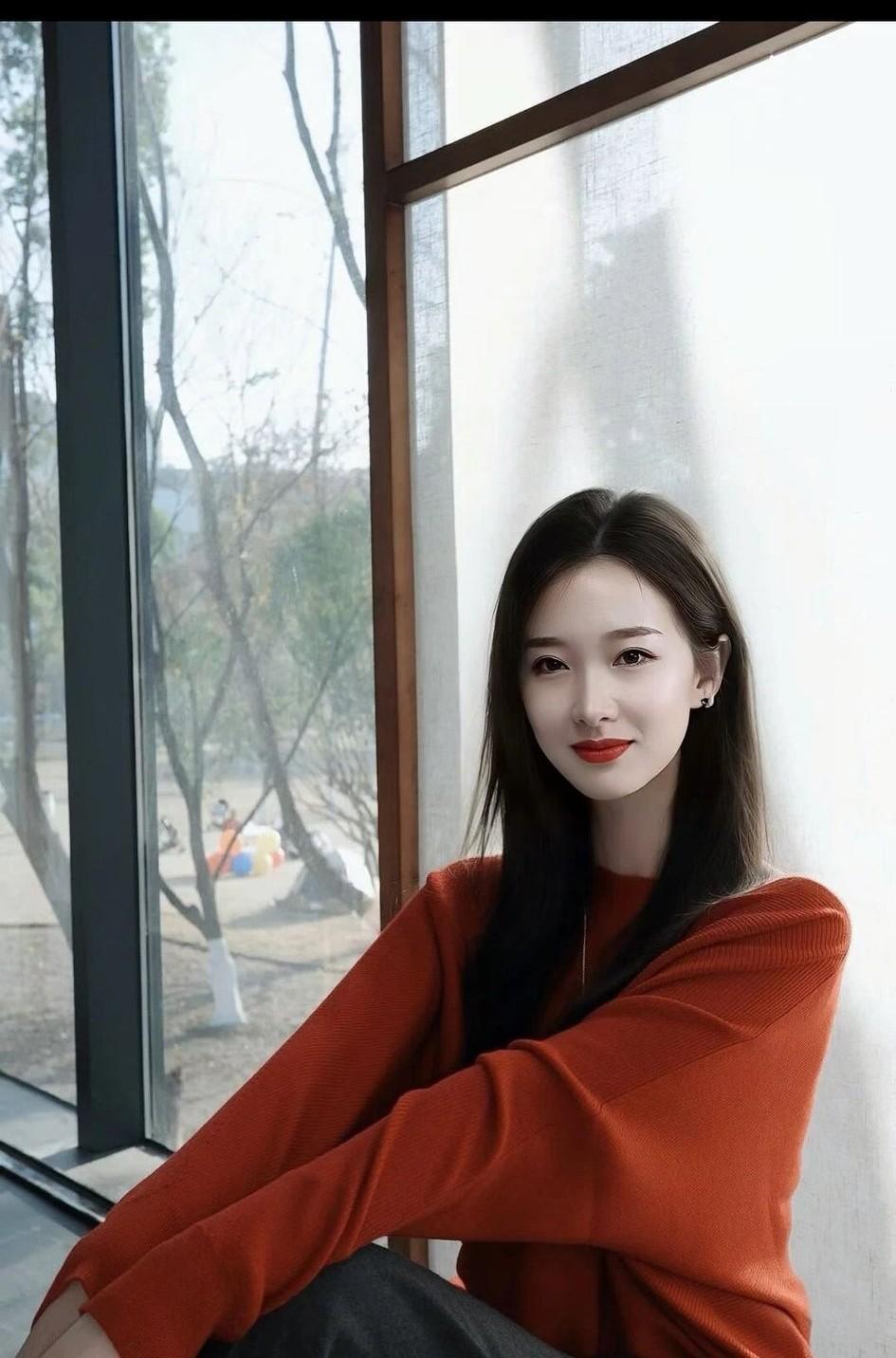 窗外新芽待发，窗内秀色可餐。如何展现女孩子的优雅气质呢?晒图笔记大赛记录我的