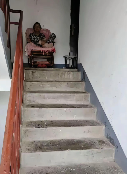 假如你楼上有这样的邻居，你会不会搬家？