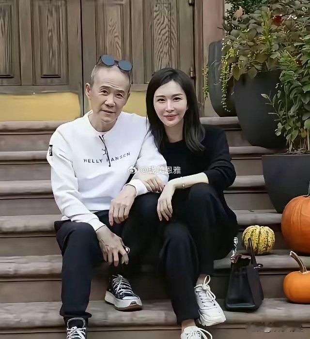 王石的前妻王江穗和现任妻子田朴裙一对比，差距就很明显了吧？