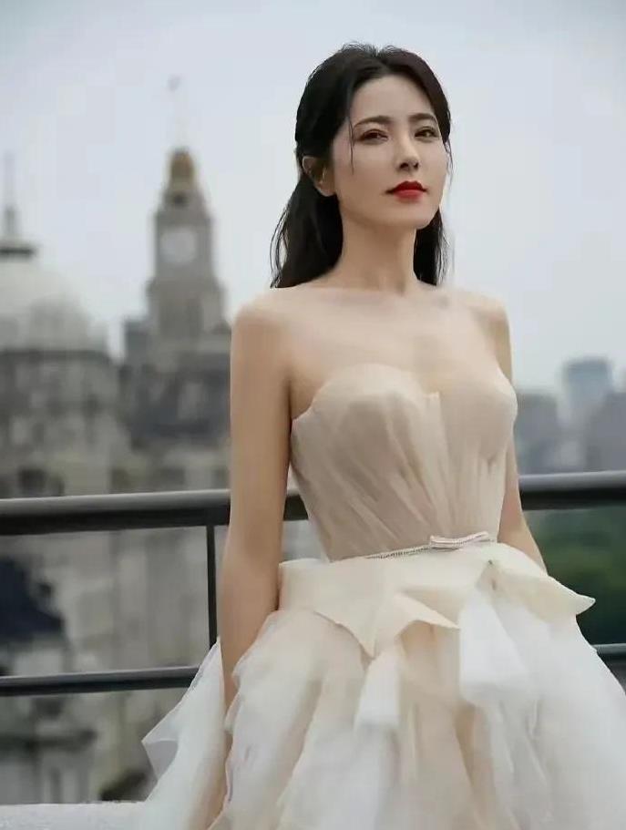 曾黎这瓜一吃，突然发现杨天真这话越来越扎心了！当年杨天真那句“娱乐圈有颜有实力