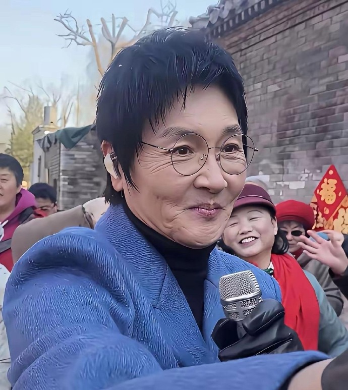 人突然变瘦后会像泄了气的皮球，你看孙楠脸上很多褶子，皮肤也不好看的！​​​