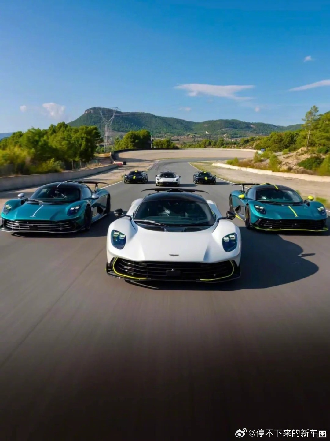 阿斯顿·马丁给我们的印象一直都是优雅，不过这么看起来，也挺霸气的​​​