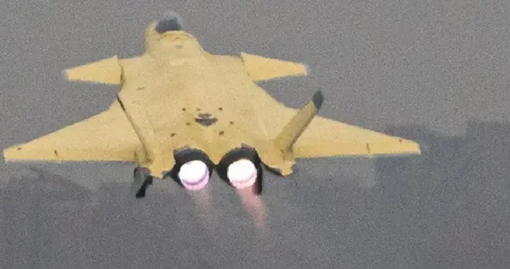 “黄皮”歼20来了