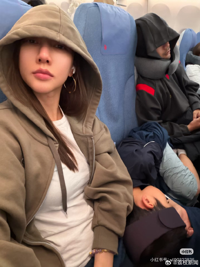 #演员李茂滞留迪拜#【#李茂弦子顺利到家#】近日，演员李茂和妻子弦子一家人度假滞