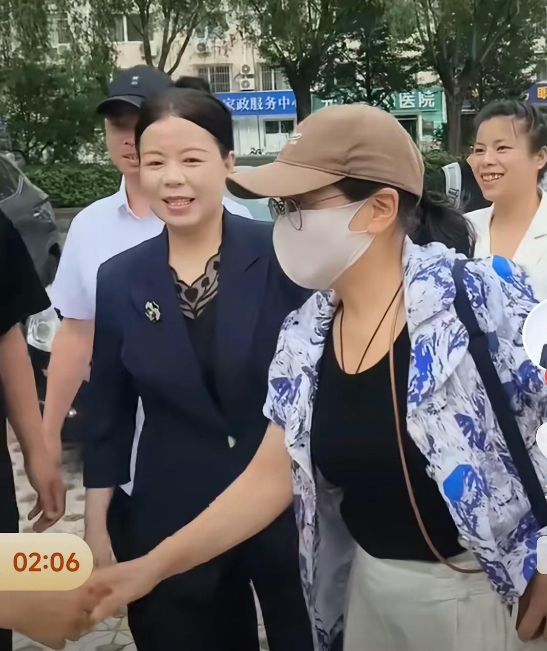 柴桑大姐今天直播中途突然下播，很多家人问怎么回事。我给大家同步一下进展。当时