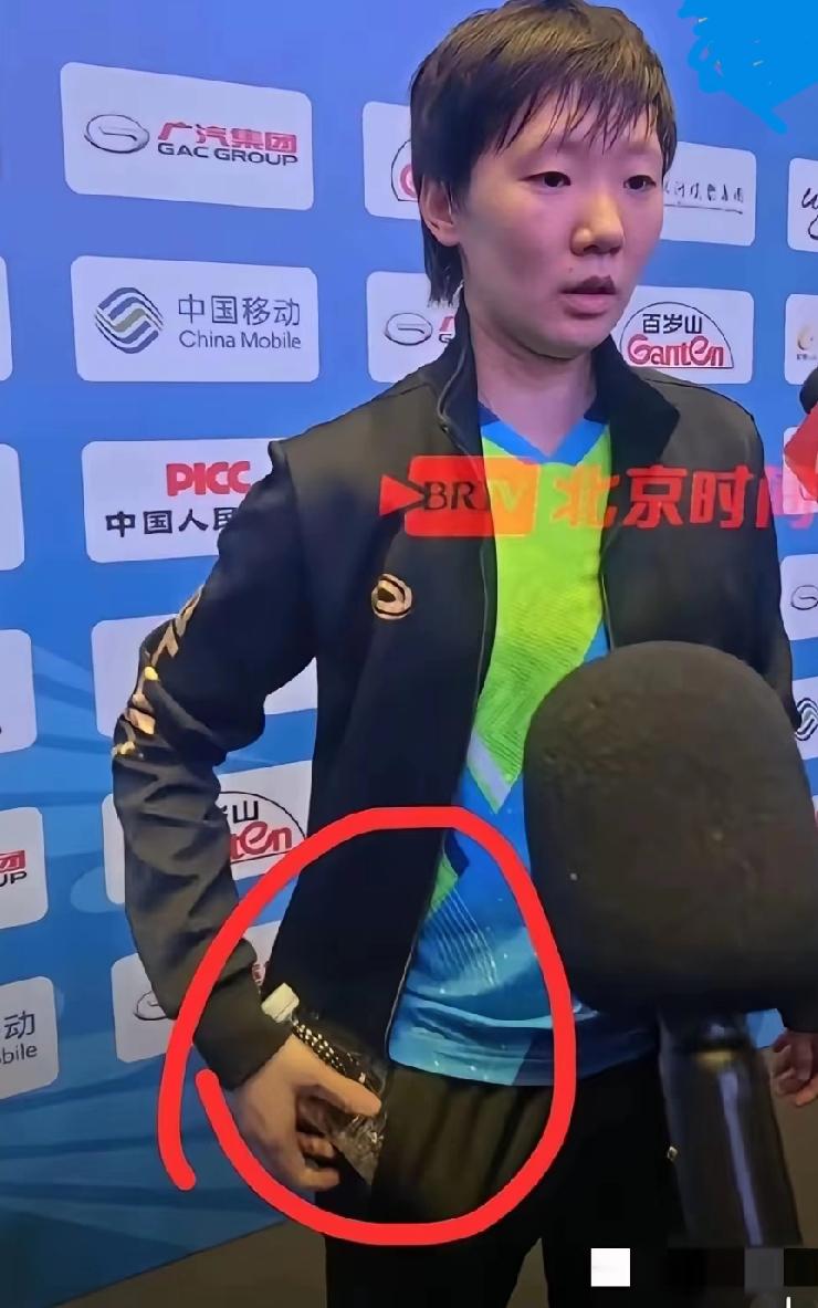 别再说“穷人家的孩子都节约”了，这是刻在骨子里的修养👍刚刷到一张图，采访