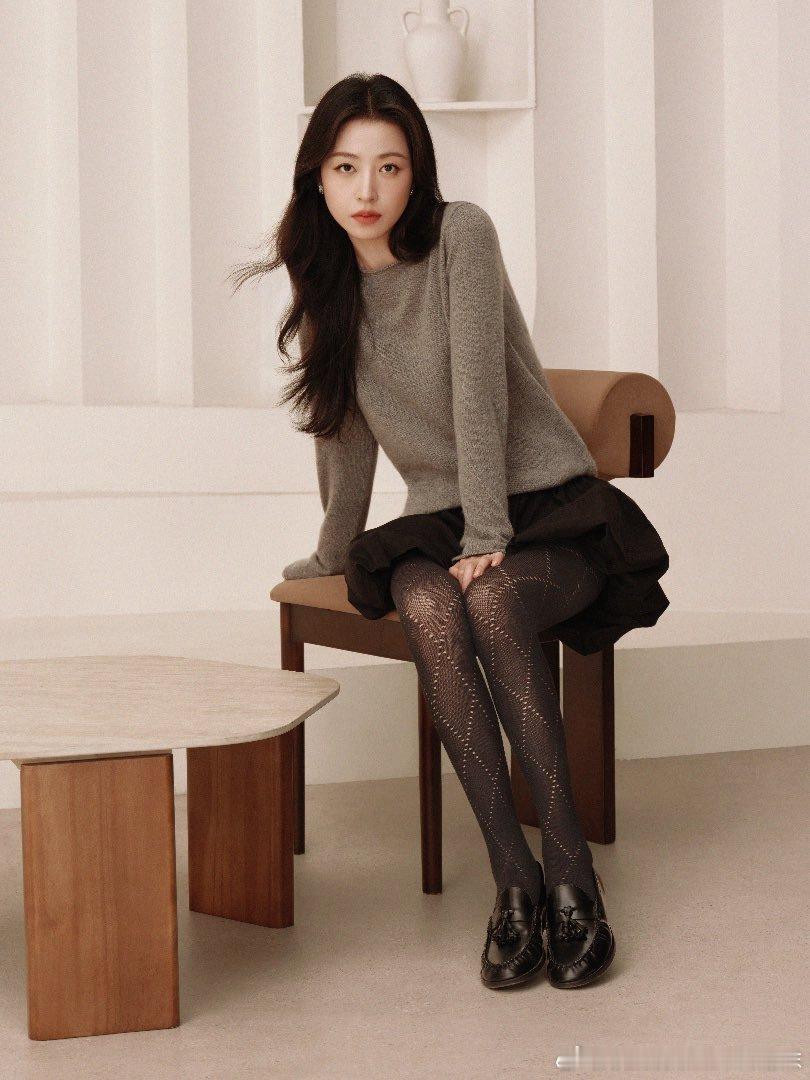 周雨彤x最新工作照​​​