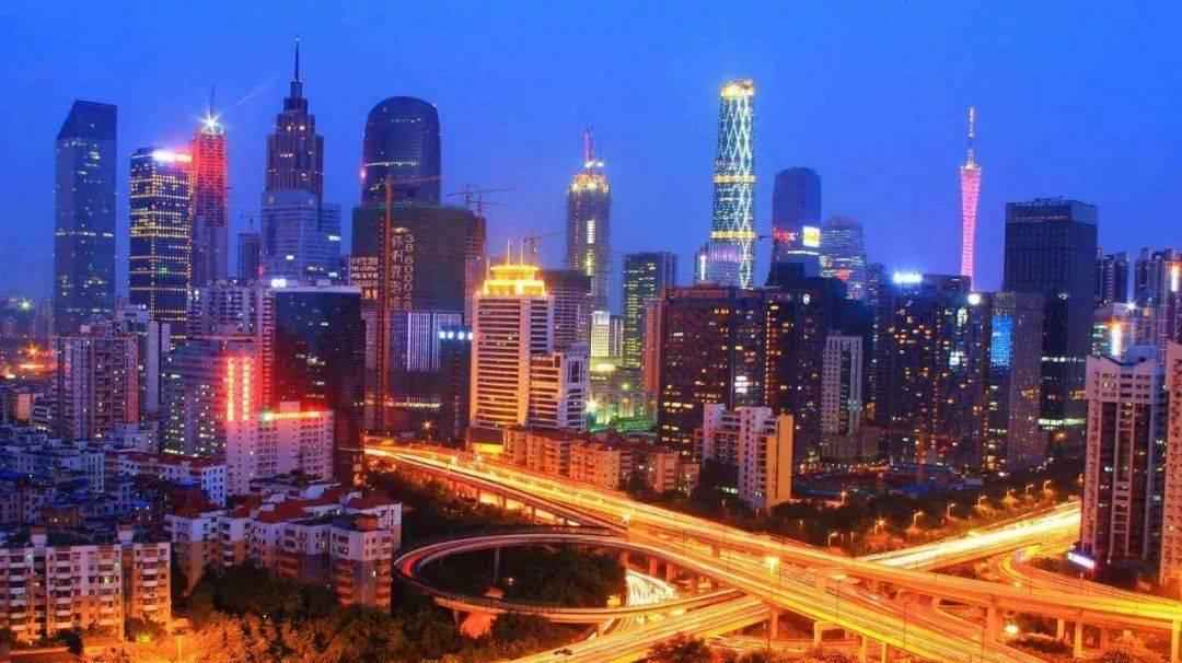 为什么发达国家对中国都不友好？先算一笔账。全球人均GDP超过3万美元的国家，满打