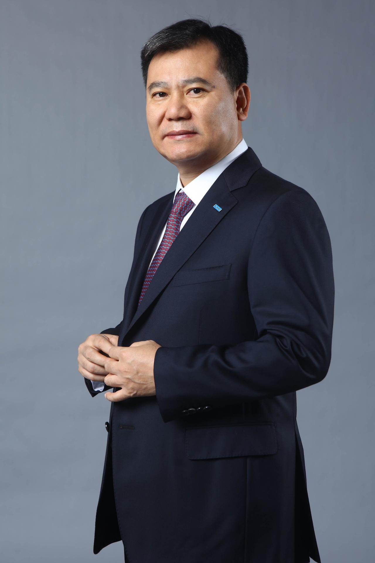 商业帝国，一夜归零。3月中旬，南京市中级人民法院一纸裁定落地：张近东持有的38