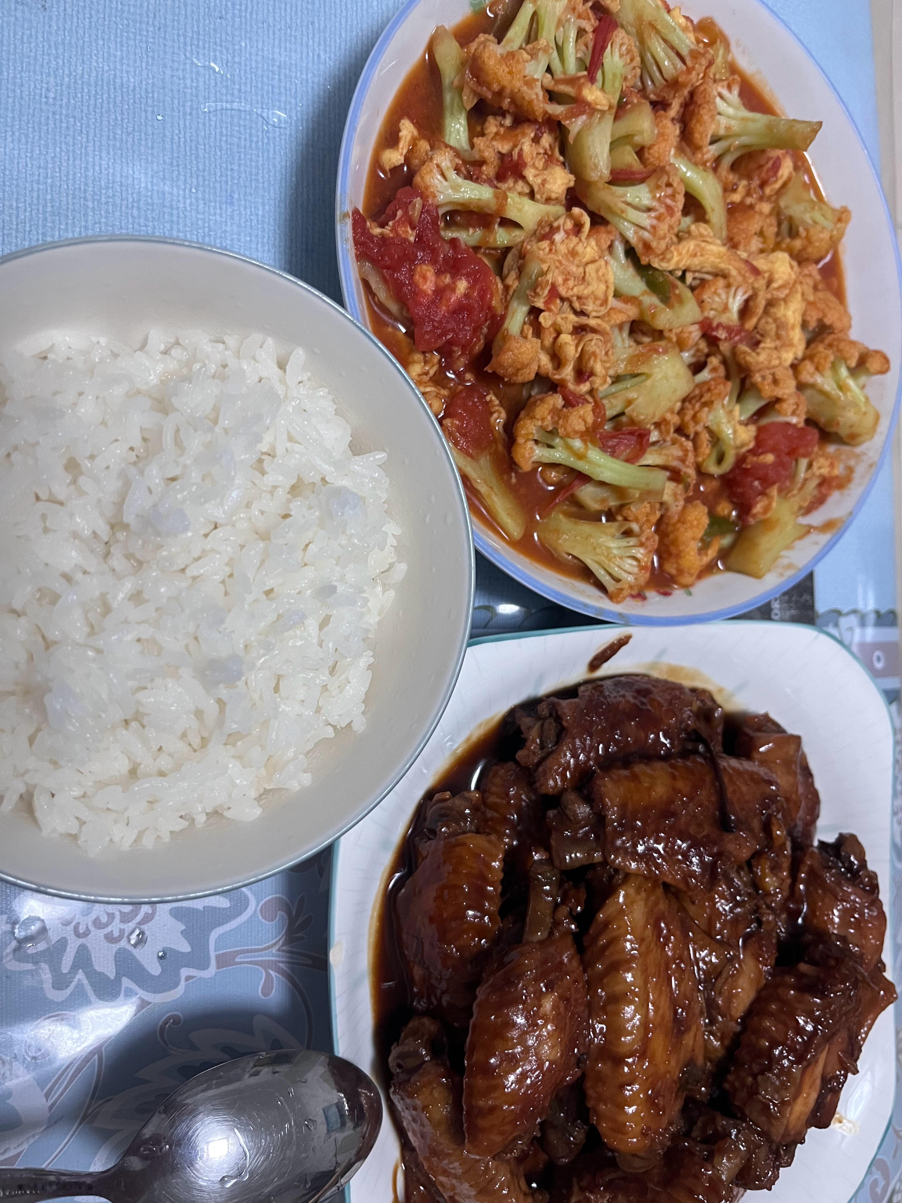 今天的晚饭太省劲儿了，就我和娃俩人，室友又有人约了，也挺好