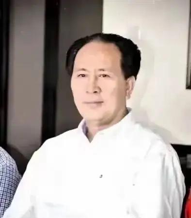 大家都说这位许同志最像，能达到古月那个扮相水平，可惜他一口河南话，普通话说不好。