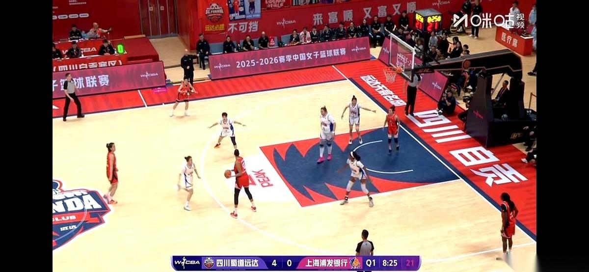 说真的，今晚最让我动容的，不是105:75的比分。也不是坎贝奇那么大个腕儿，为