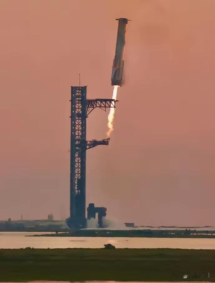 火箭回收“筷子夹”VS“网兜接”，如果是你选哪个？话说，为了省点火箭钱，人类