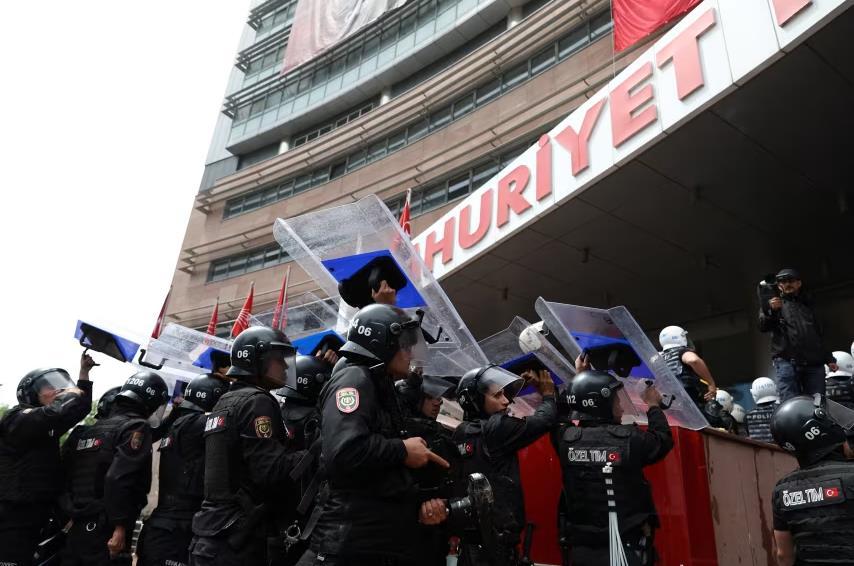 彻底乱套了！西班牙和塞尔维亚乱了之后，土耳其内部也发生了严重的冲突。就在5月2