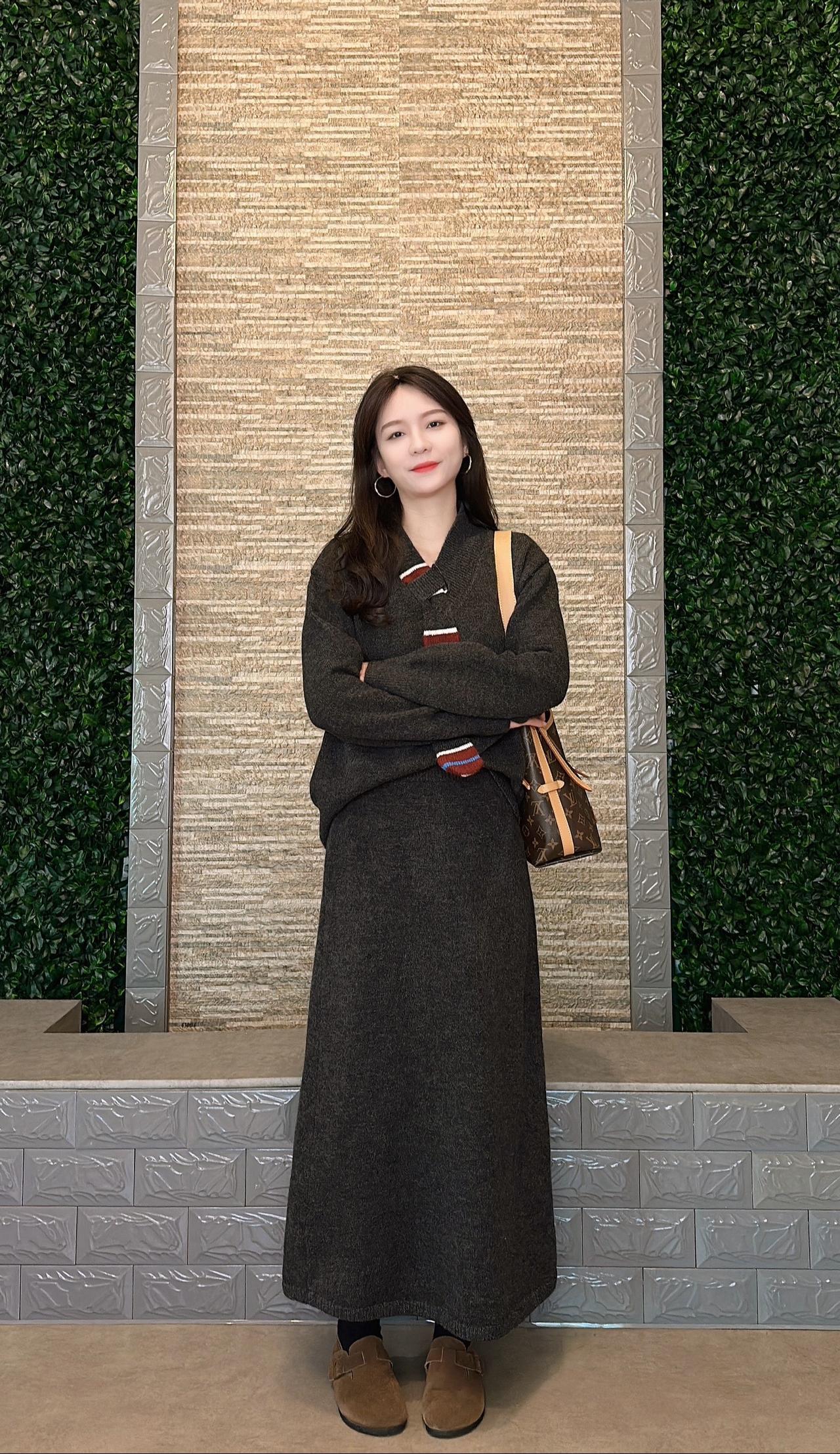 知人不必言尽允许真情假意并存套装针织衫