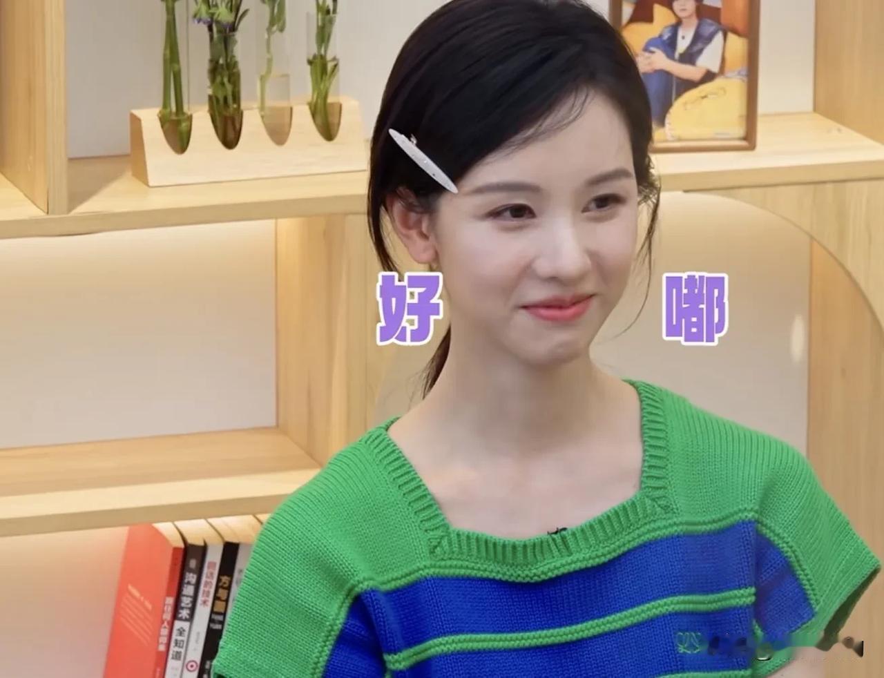 李雪琴问陈都灵：不当演员，你会干什么？陈都灵很自信，说肯定去航空公司上班，还是做