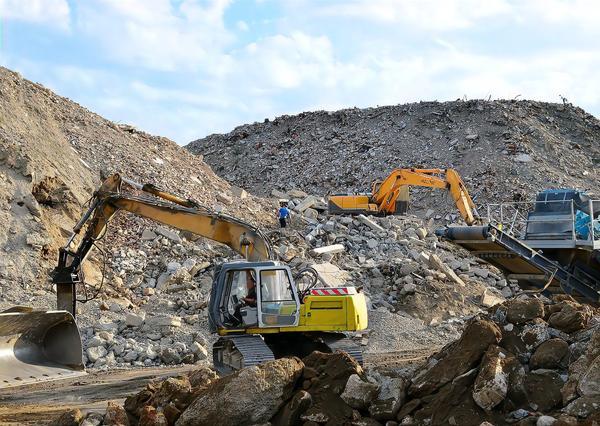 美国军工巨头竟在法国废弃工厂里翻找稀土尾料续命！这不是段子，是中国稀土反制下的真