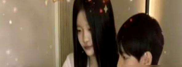 亲妈刚走没多久，后妈的儿子一落地，当爹的转头就拽着12岁的小玥儿跨进台北母婴店，