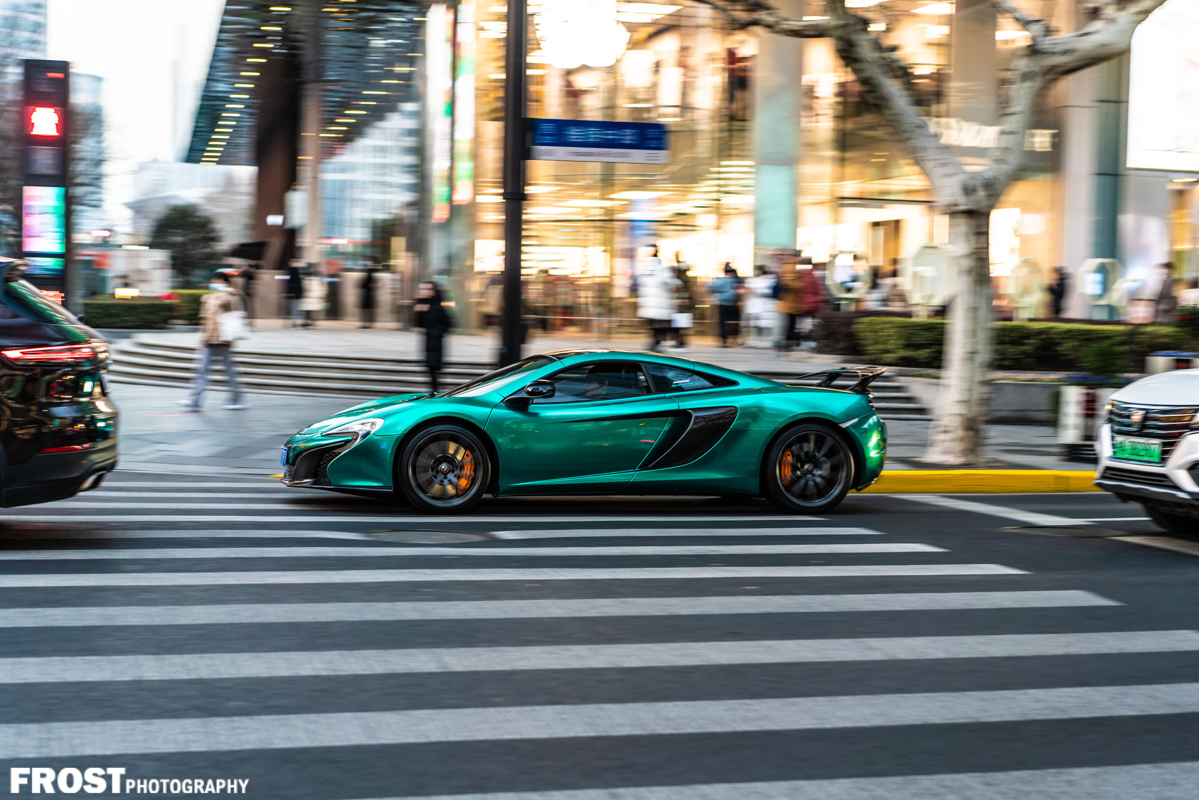 一些上海新天地附近街拍阿斯顿马丁dbs真好看，现在二手也降了不少不过没什么人买还