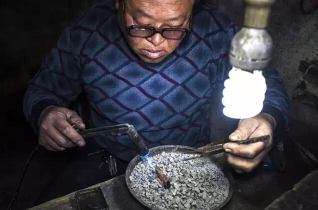 西府银饰匠人祖传手艺展现机器达不到的精美