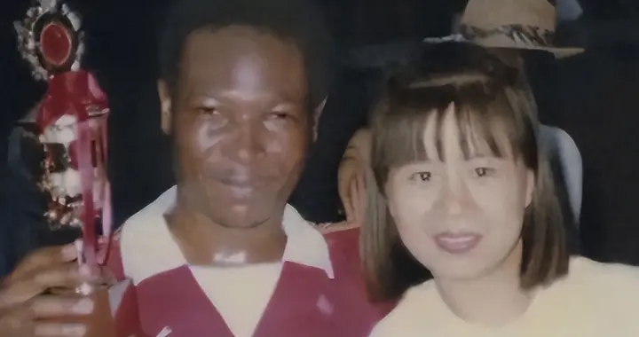 96年, 清华女硕士执意远嫁非洲, 生下5个混血孩子, 如今怎样了?