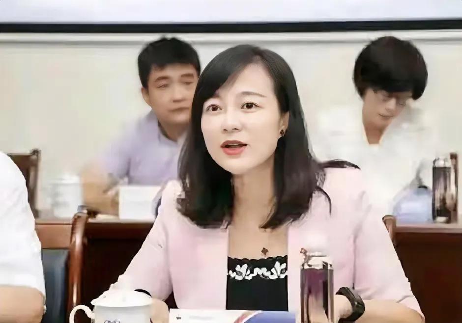 我问了在茅台干过的朋友：蒋焰到底啥来头？他回我一句：你太小看这人了。表面看是39