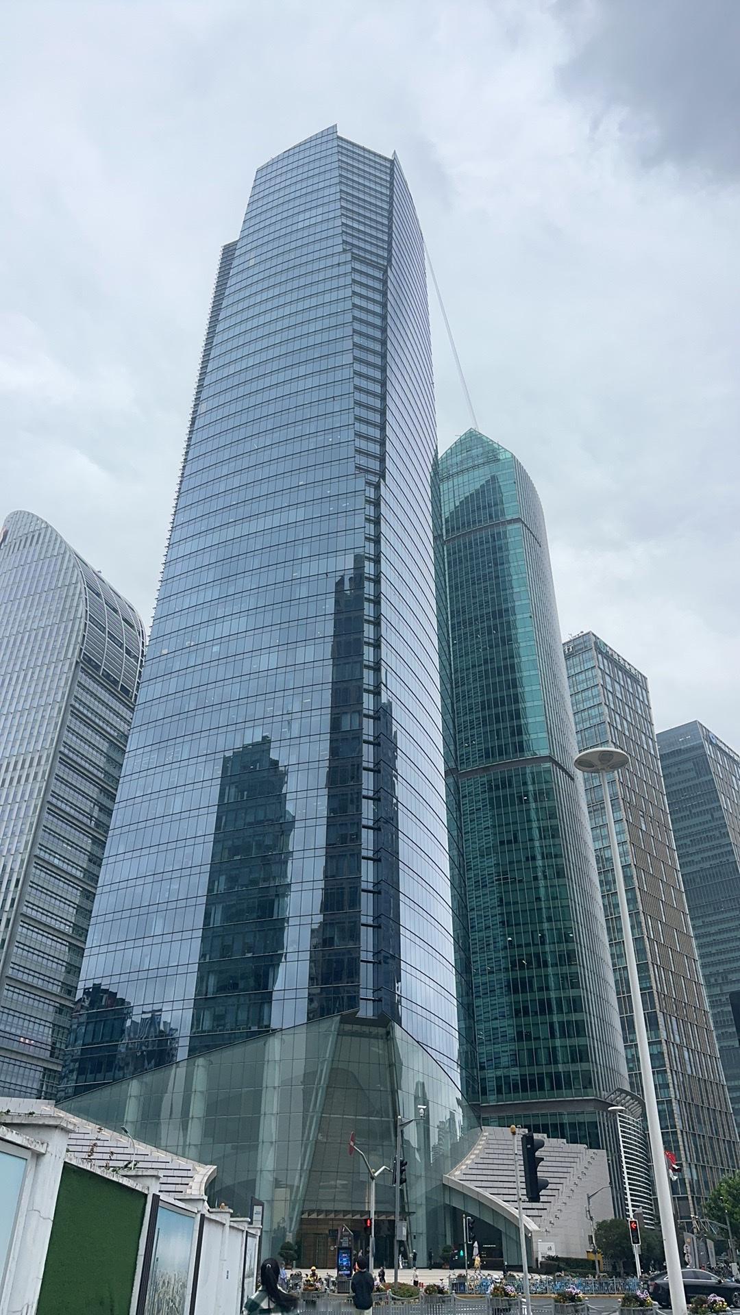 【琅河财经】刚刚听到一个段子，不知道是真是假。某建筑企业长期穷困潦倒，工资发