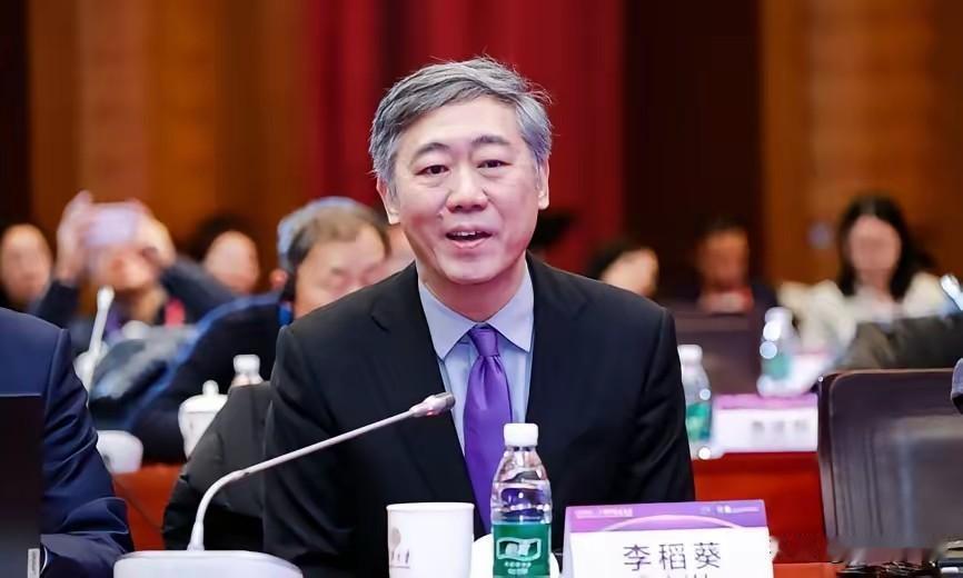 最近，“清华教授拍桌动怒”的说法在各大平台热传。网传描述：2026年10月8日