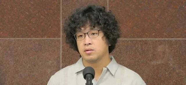 民进党团总召柯建铭在社交平台发文叫嚣，不投统一罢免票，就不是台湾地区人。媒体今天