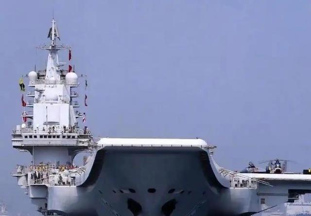沸腾！004航母合拢收官，12万吨巨舰碾压美福特级，命名悬念拉满沸腾全网！国产0