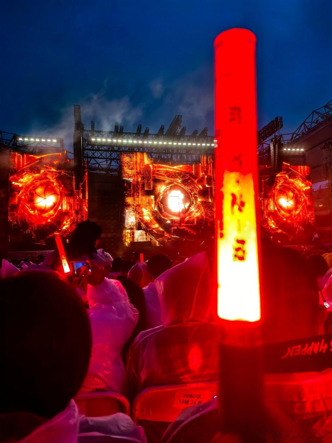 现在花生在催陈楚生上班。。。