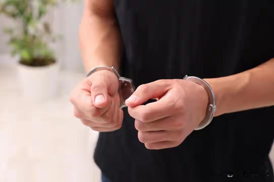 37岁花钱“提前退休”，冒领养老金15年！每月还给被害人发“农保金”近日，湖
