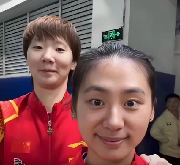 神仙友谊！孙颖莎和陈幸同的关系真好，两个人一起上下训，形影不离在国乒队内，有很