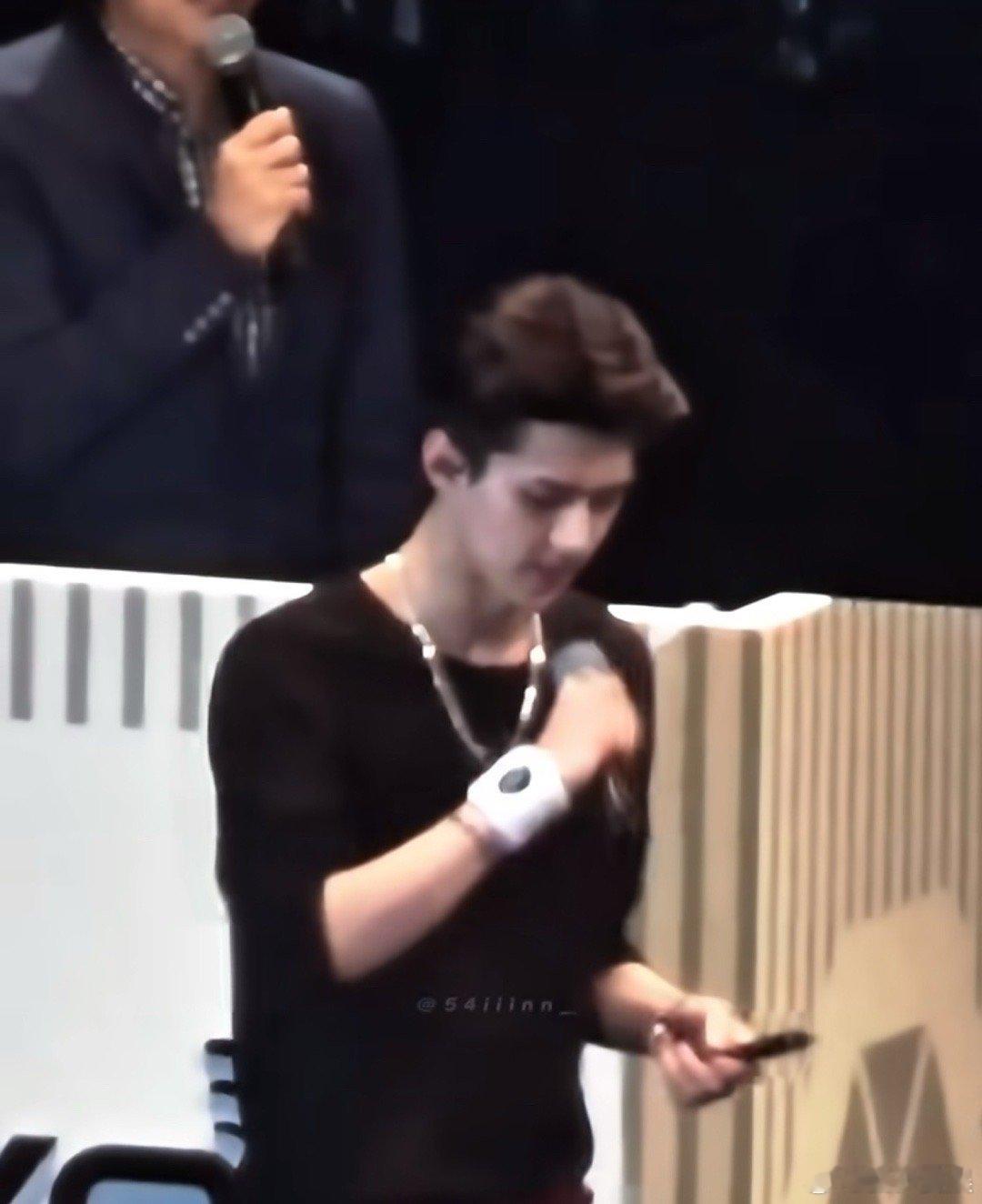 吴世勋这个时期真的太迷人了，在那一站就能迷倒万千少女