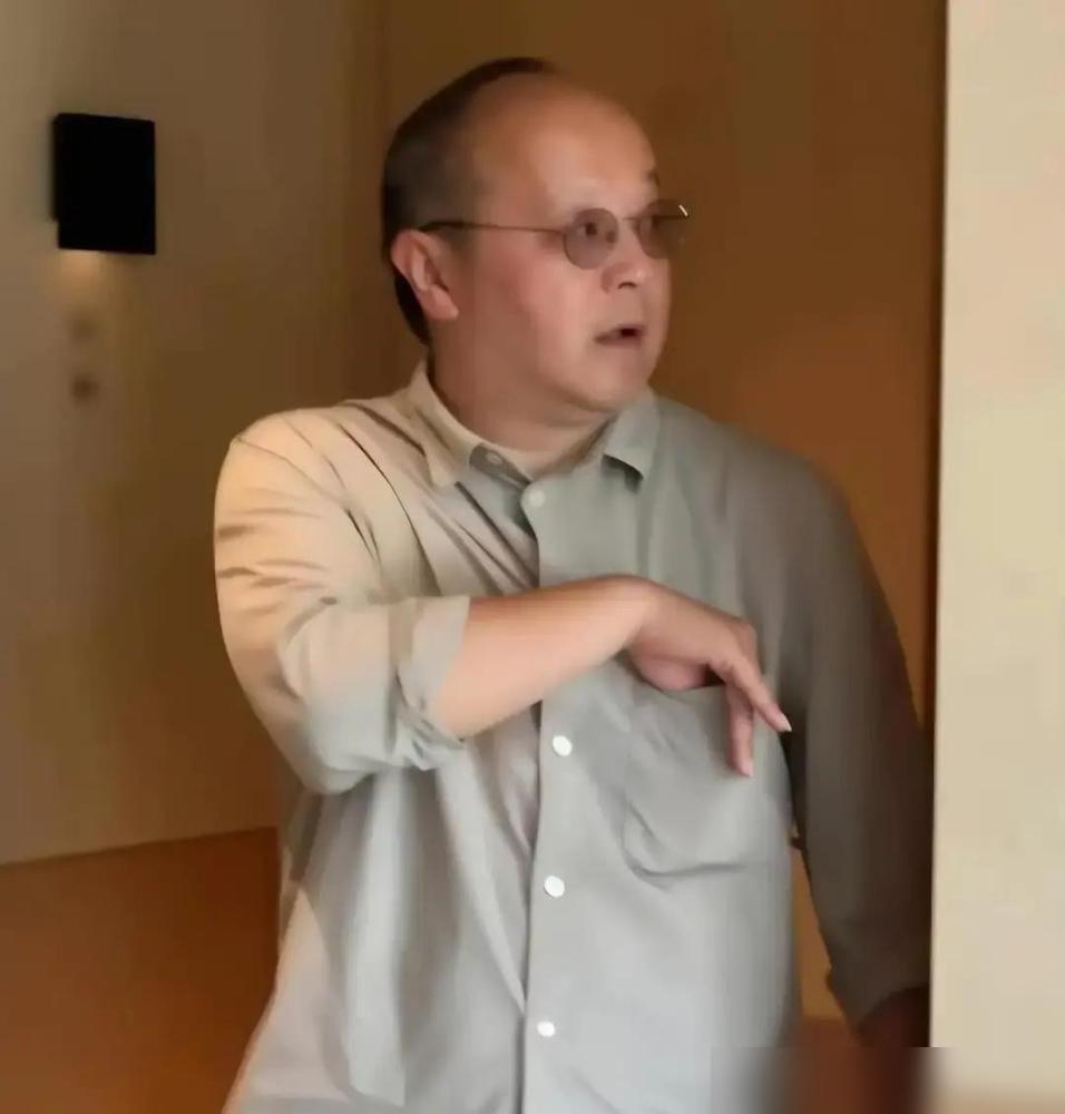 离婚26年的王菲窦唯，在阿那亚撞了面居然全程零互动？这次是窦靖童阿那亚音乐节