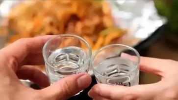 又是喝酒惹的祸！6月11日，河北滦南，一男子组局邀请6位朋友聚餐喝酒，不料酒后，