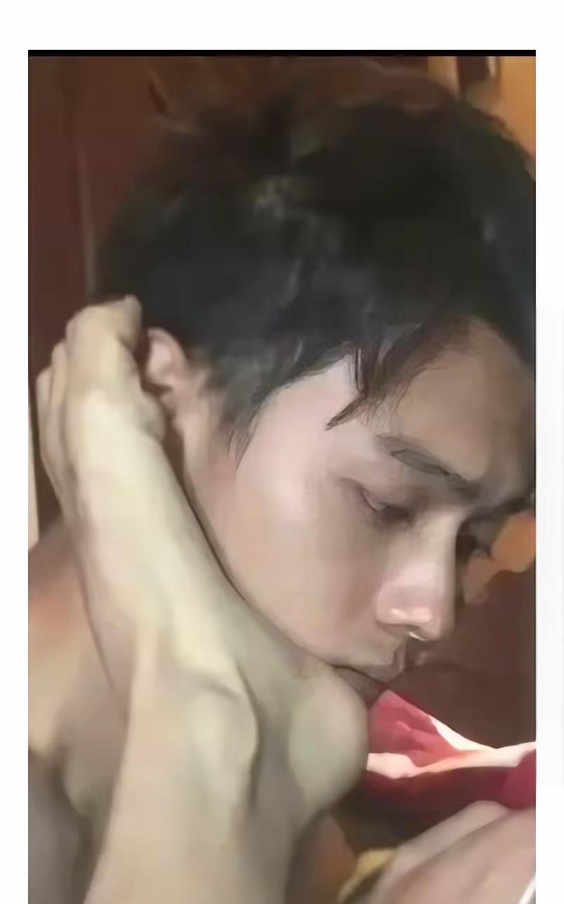 许凯能有今天最主要的一个原因模特出身的他，靠身材颜值上出圈，文化素养本身就不