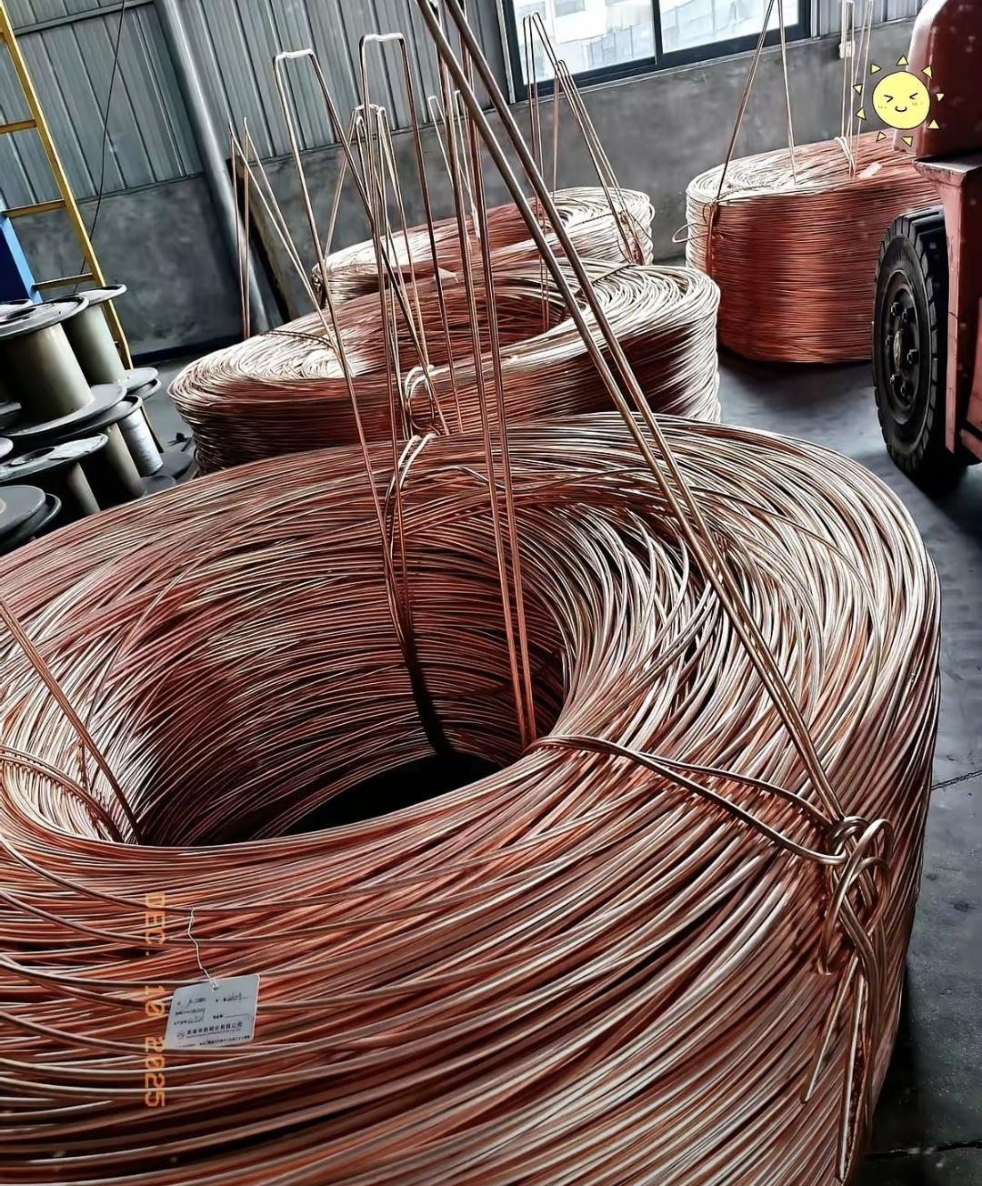 华东一家电线厂最近全厂停工，老板花大钱囤了十几吨铜线，说是要赶完年前的老订单。现