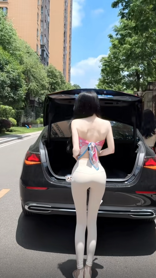我也有e300为啥没有这么好看的女人坐我车