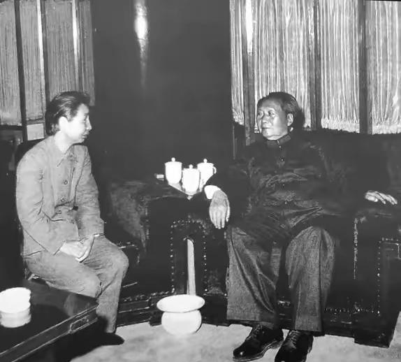 1959年审定人大常委名单，毛主席盯着单子问：“怎么没有曾志？她工作做得很好。”