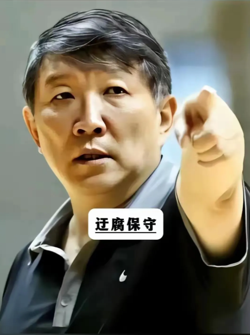 全网呼吁宫鲁鸣下课，但宫鲁鸣一意孤行拒绝辞职为哪般？亚洲杯宫教练的战术安排