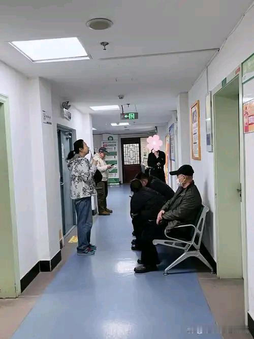 看医生的感受老朋友说，昨天他去医院请医生给开前列腺增生药病。当介绍完病情后，